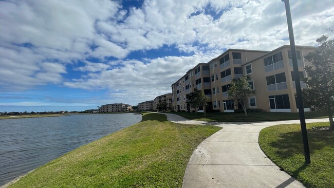 Building Photo - Terraces at Heritage Isle!!