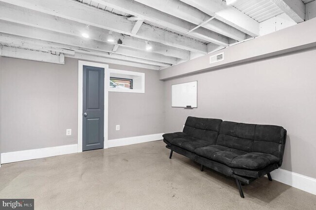 Building Photo - 1511 E Fort Ave