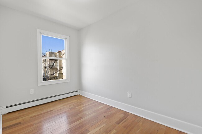 Building Photo - 36 Perry St