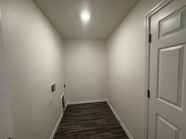 Building Photo - 26533 Sandhill Blvd