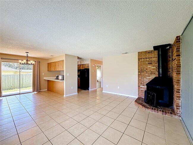 Building Photo - 4050 SE 20th Ct