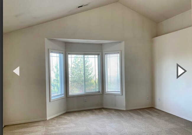 Building Photo - MOVE IN SPECIAL!! 2 Bedroom, 2.5 bath town...