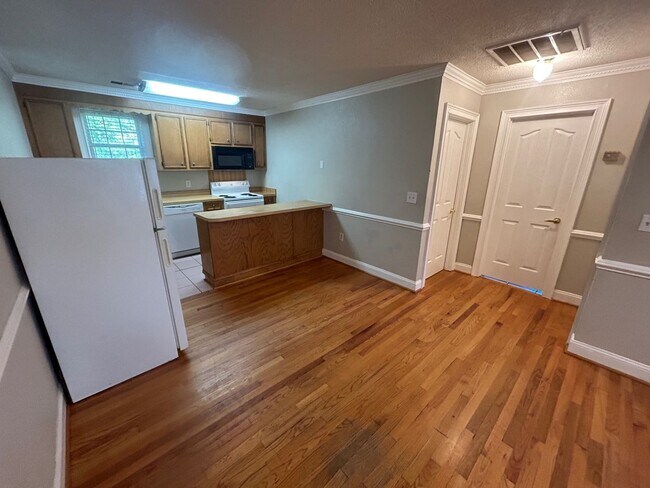 Building Photo - 1019 Monticello St