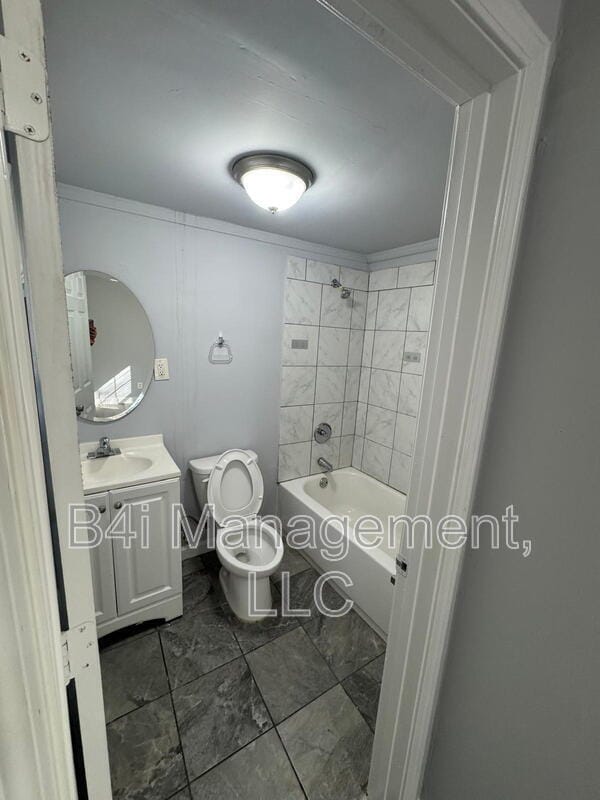 Building Photo - 27 Domineck St