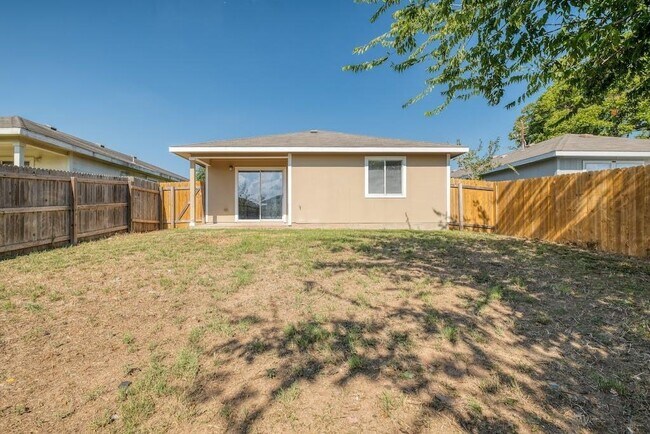 Building Photo - 3415 Crownover St