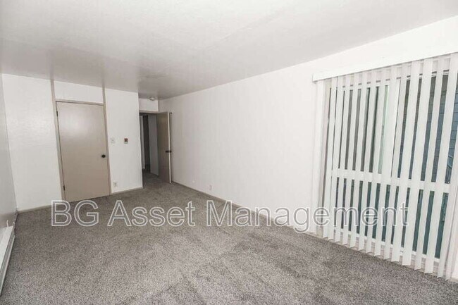 Building Photo - 944 Fletcher Ln