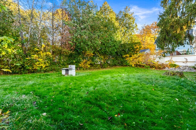 Building Photo - 60 Leslie Ave