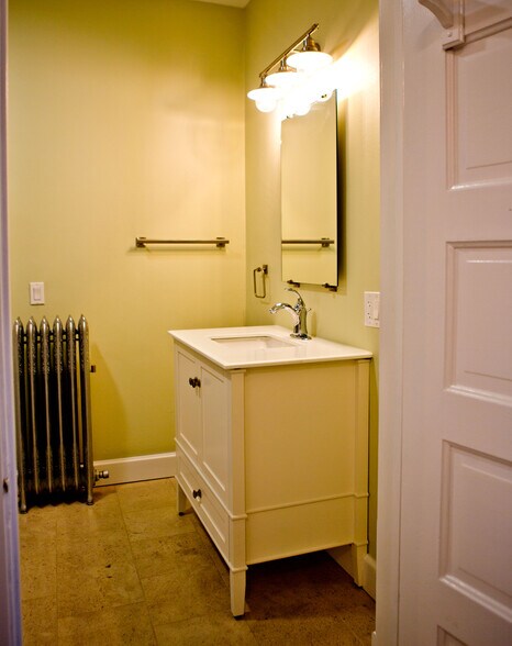 Building Photo - 225 Buell St