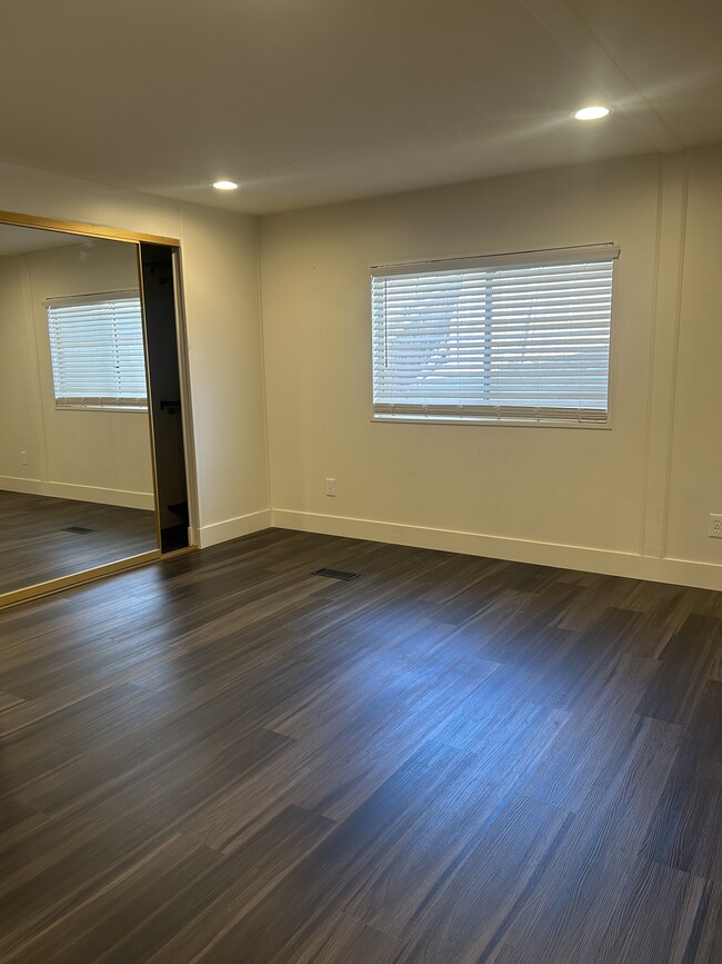 Building Photo - 2730 Larkspur St