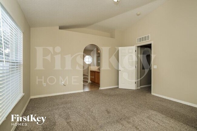 Building Photo - 415 Barlyn Ave