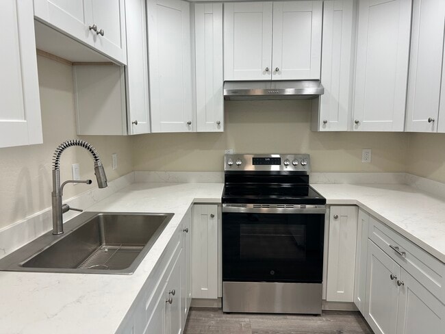 Building Photo - 833 Taylor St