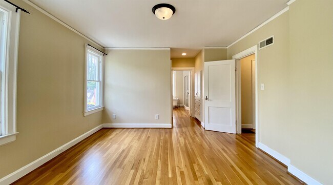 Building Photo - 1105 Virginia Ave