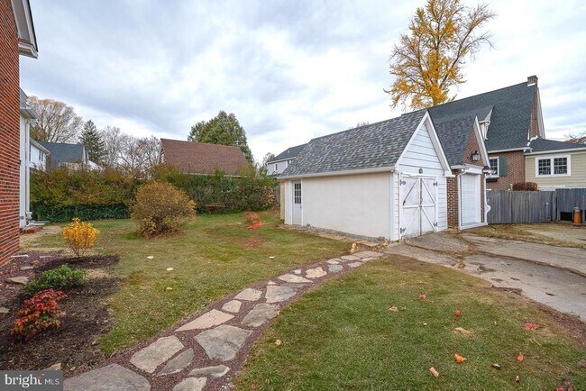 Building Photo - 28 Orchard Ln