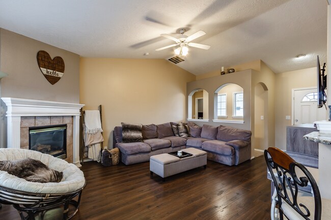 Primary Photo - Modern and Updated 3bd/2b Home for Rent in...