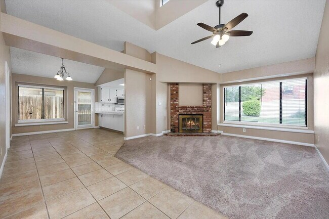 Building Photo - Beautiful 3 Bedroom, 2 Bathroom Home with Spacious Yard!