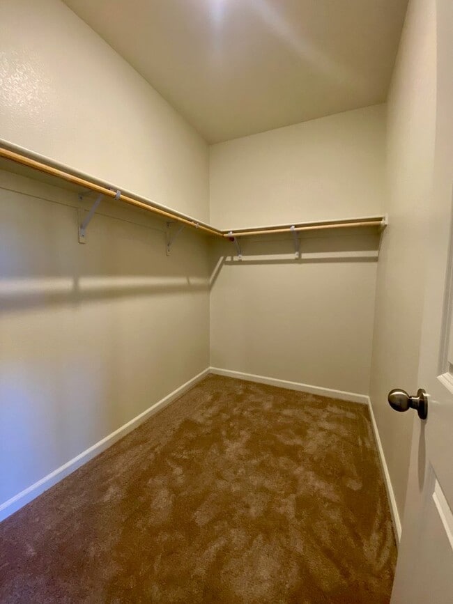 Building Photo - NEWER 4 Bedroom 2 Bath home for RENT!