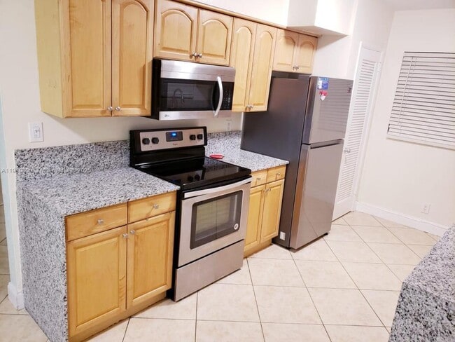 Primary Photo - 1031 N 16th Ct