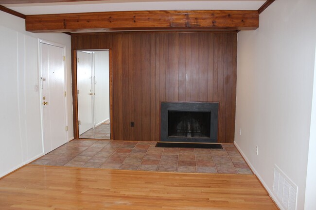 Building Photo - Pristine 2Bed Condo Unit in Warren Lodge!