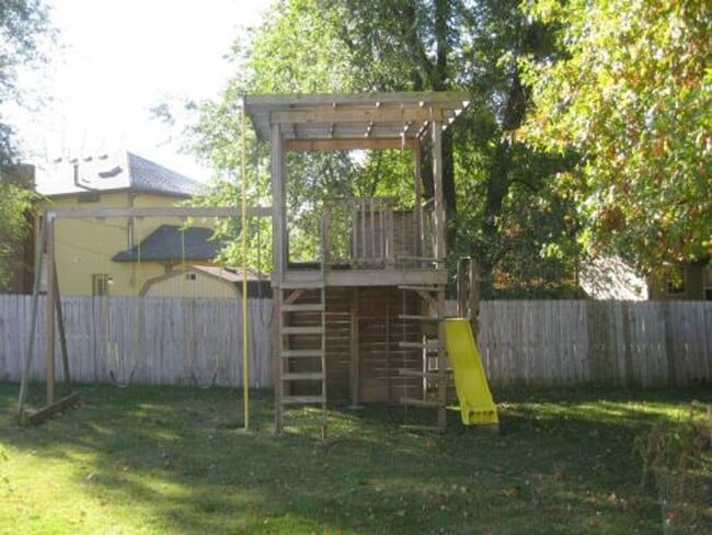 Building Photo - Great All Brick Lovely Home-Rent To Own!