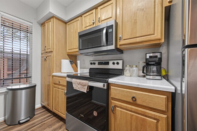 Building Photo - 10555 Turtlewood Ct