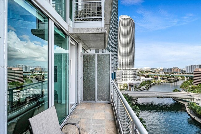 Building Photo - 690 SW 1st Ct