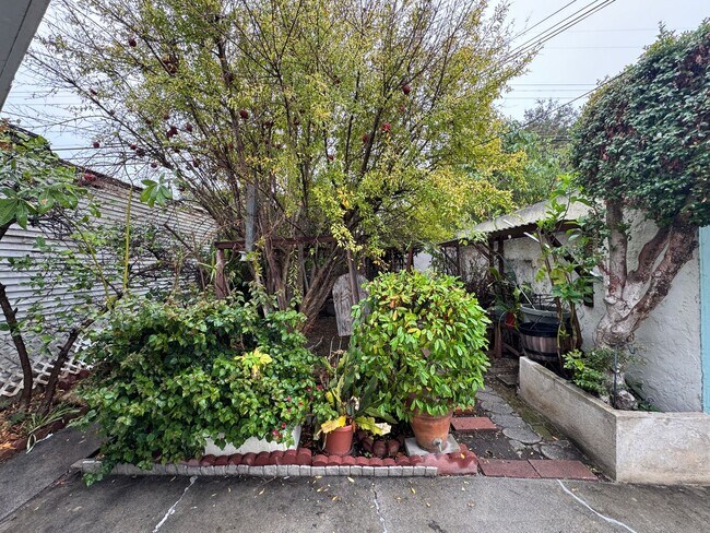 Building Photo - 1344 S Hudson Ave