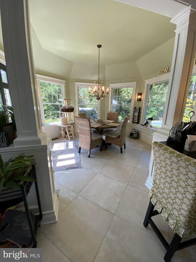 Building Photo - 6 Linden Ln