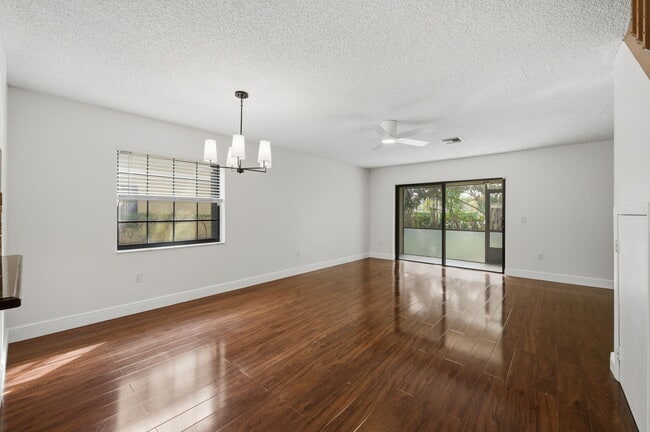 Building Photo - 454 Westree Ln