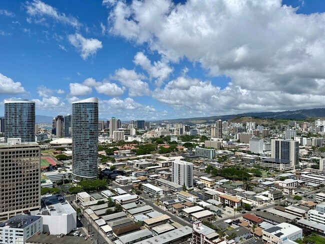 Building Photo - 1388 Kapiolani Blvd