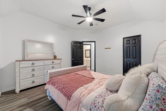 Building Photo - 34 Firethorn Pl