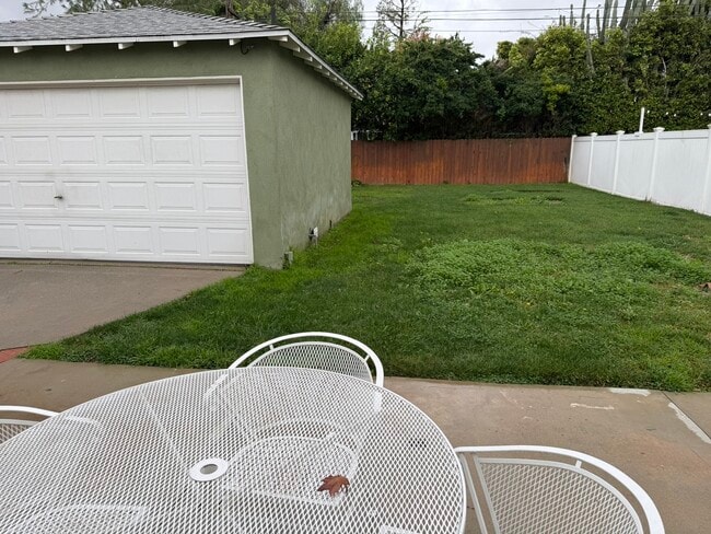 Building Photo - 327 Lima St