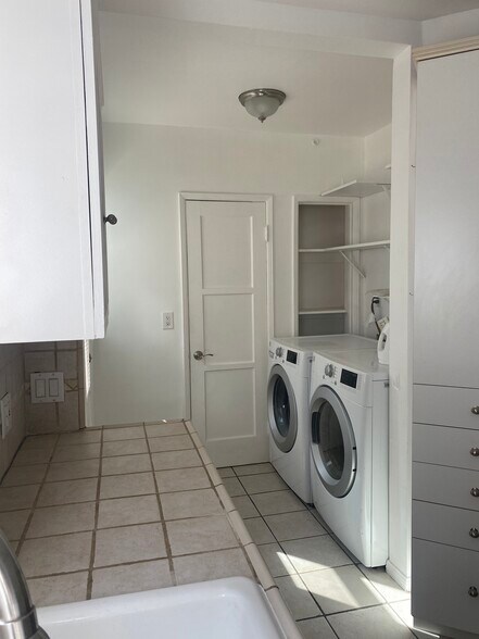 Washing machine - 841 S Shenandoah St