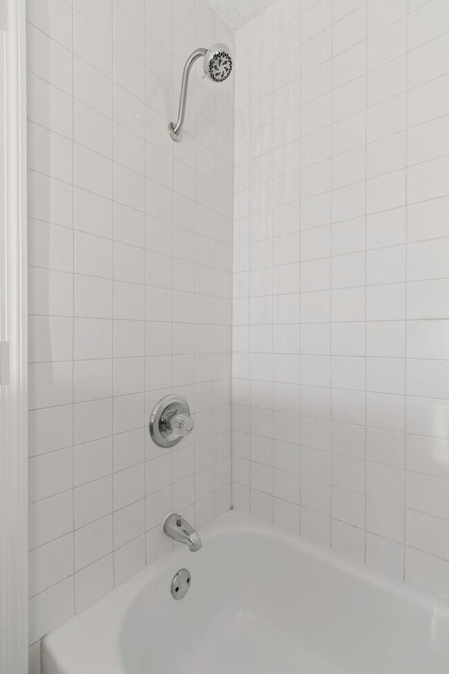 Building Photo - 5148 Tampa Bay Growth Fund 2 LLC