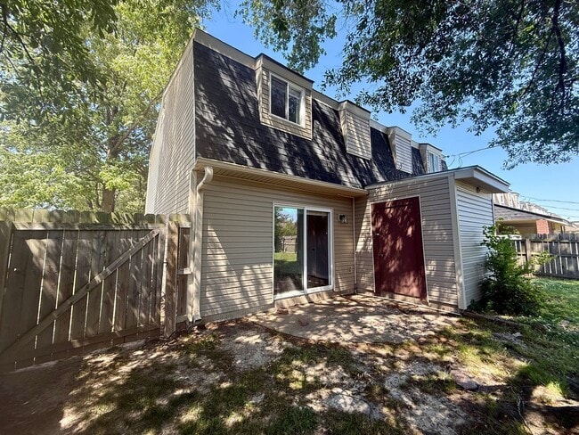 Building Photo - 2213 Spence Cir