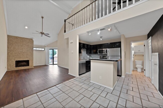 Building Photo - 2428 Forest Brook Ln