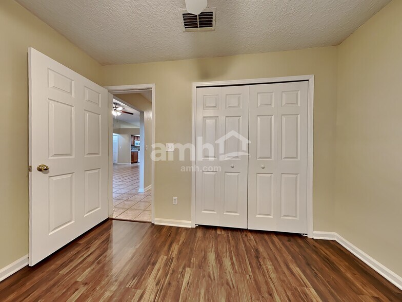 Building Photo - 7829 Invermere Blvd