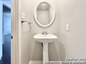 Building Photo - 1326 Delmont Ct