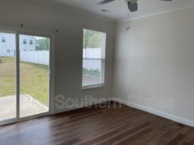 Building Photo - 402 Albus Dr