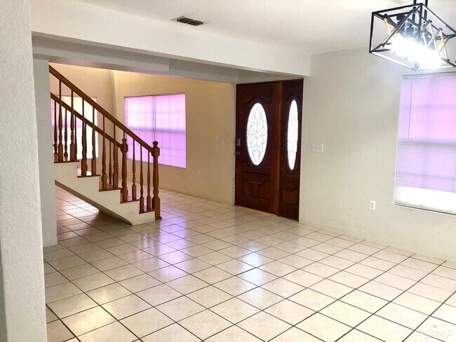 Building Photo - 17 El Campo Dr