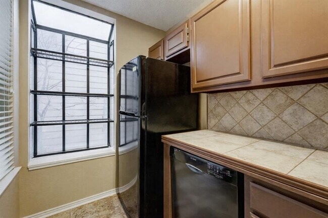 Building Photo - 2409 Leon St