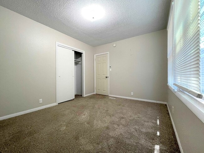 Building Photo - Nice 4 bedroom Home