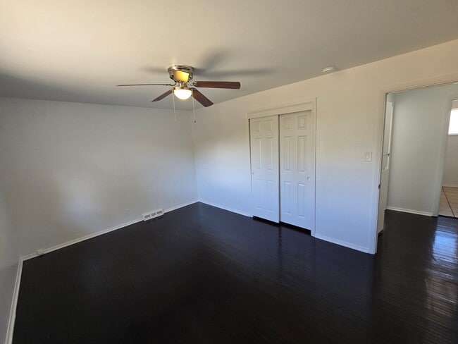Building Photo - Nice size 4 Bedroom  2 Bath with 2 living ...