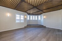 Building Photo - 491 Crescent