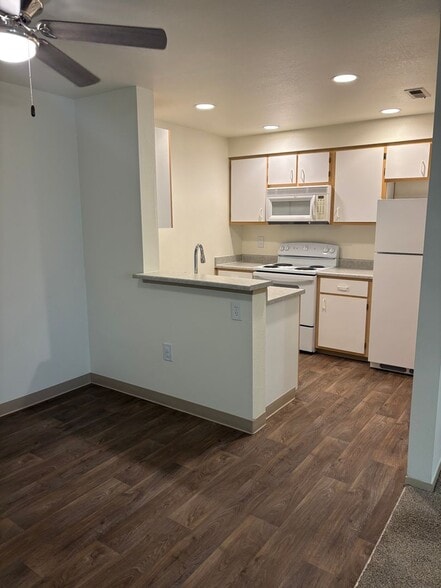 Interior Photo - Oakridge