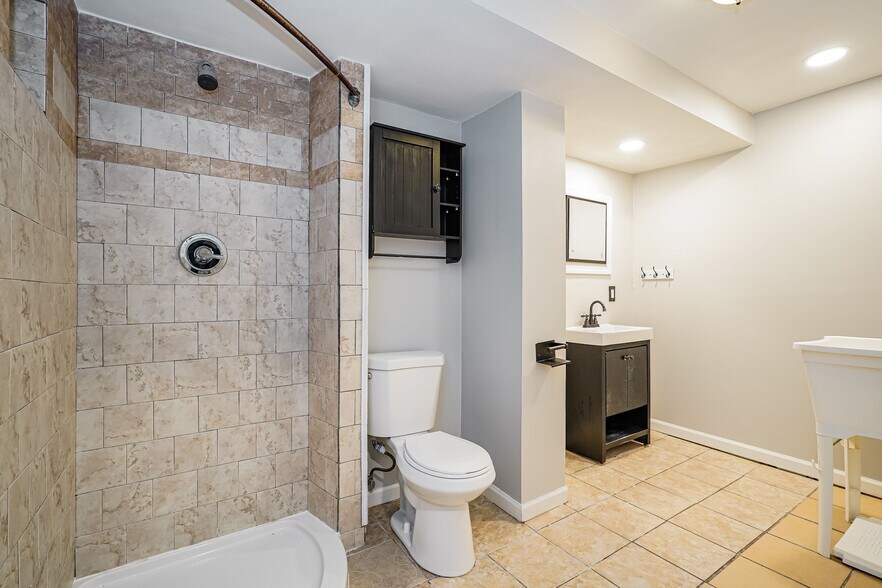 Building Photo - 3976 Maidstone Dr