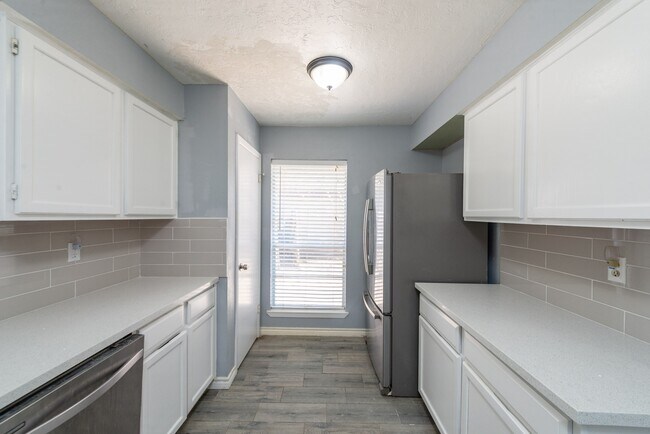 Building Photo - 3323 Silverside Dr