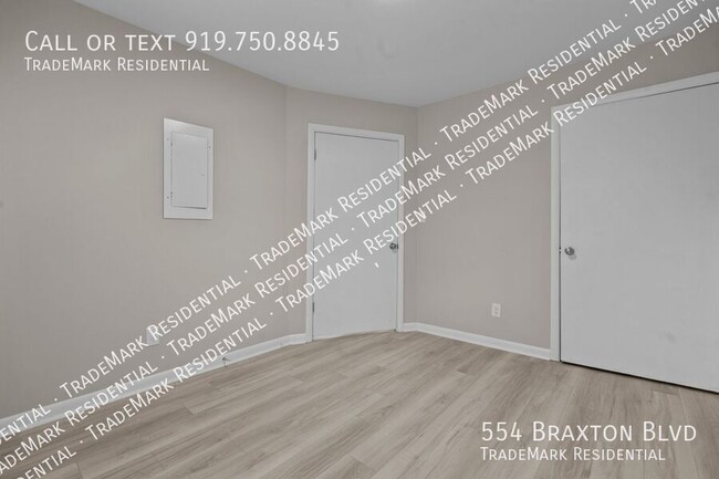 Building Photo - Newly Remodeled, Luxurious Townhouse