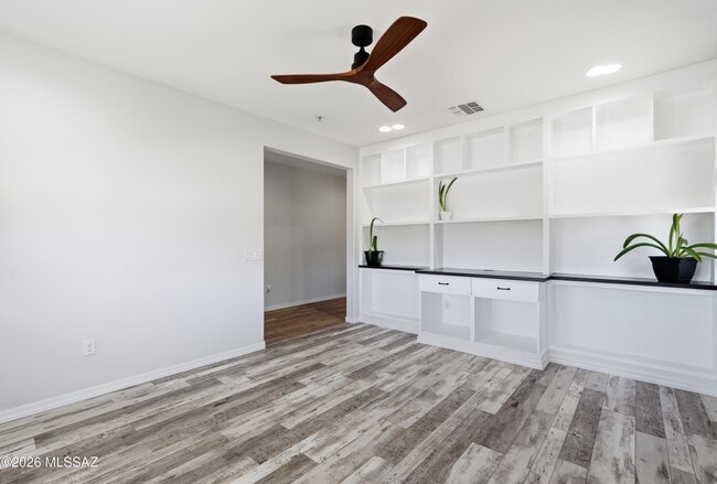 Building Photo - 4220 S Macy Cir