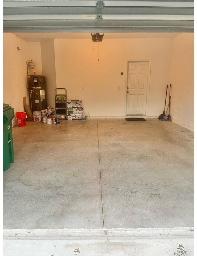 Building Photo - 5170 NW Pine Trail Cir