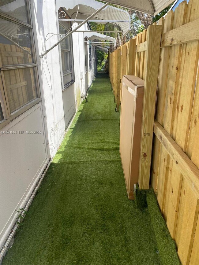 Building Photo - 2631 Fillmore St